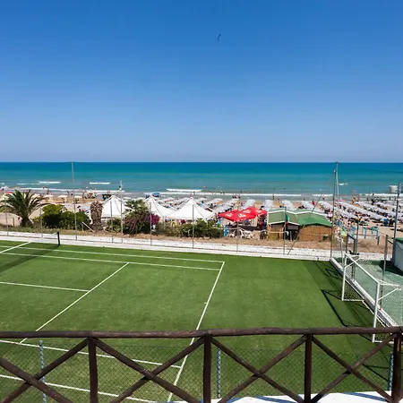 מלון Baia Santa Barbara 3*