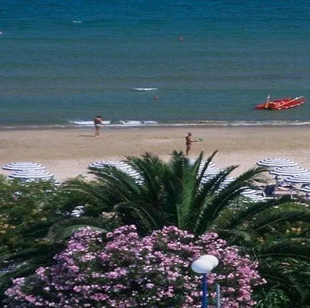 Baia Santa Barbara Hotel 3*