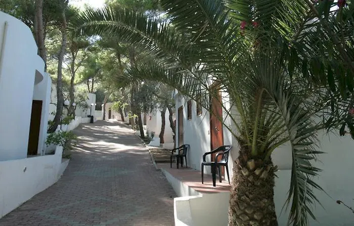 Baia Santa Barbara فندق رودي غارغانيكو